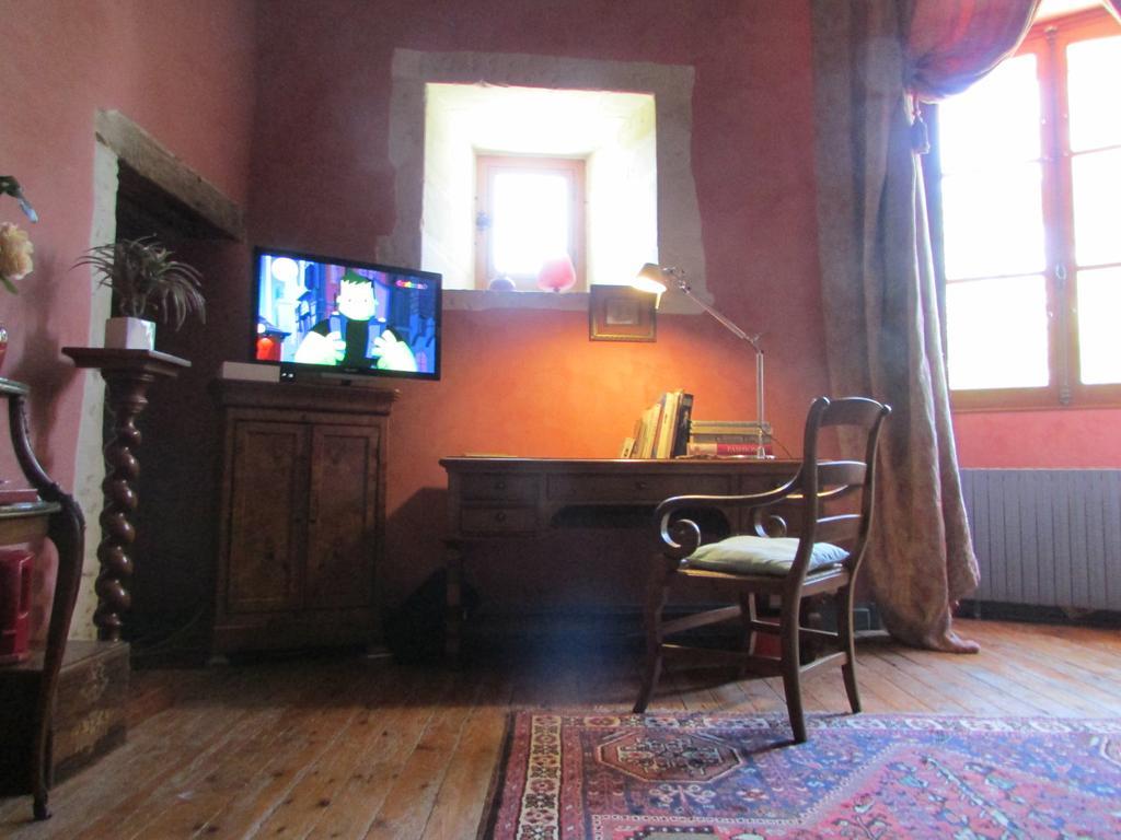 Chateau De La Roche Martel Bed & Breakfast Roiffe ห้อง รูปภาพ