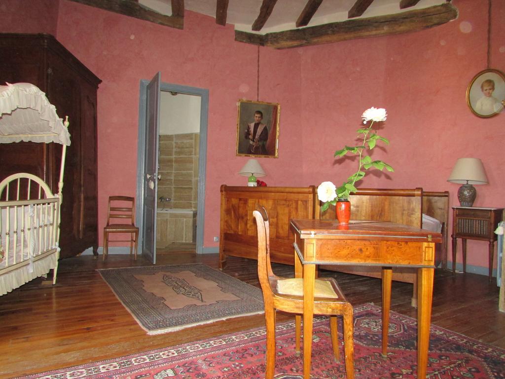 Chateau De La Roche Martel Bed & Breakfast Roiffe ห้อง รูปภาพ