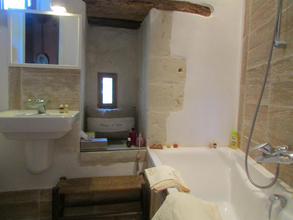 Chateau De La Roche Martel Bed & Breakfast Roiffe ห้อง รูปภาพ